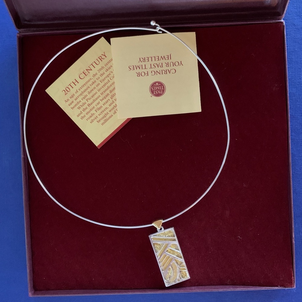 Wire necklace